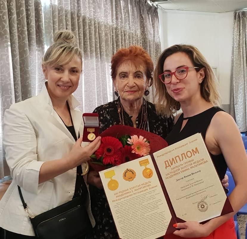 Dr. Fannie Wilner (Ashdod, Israel) receiving the Medal of Academician Malitikov